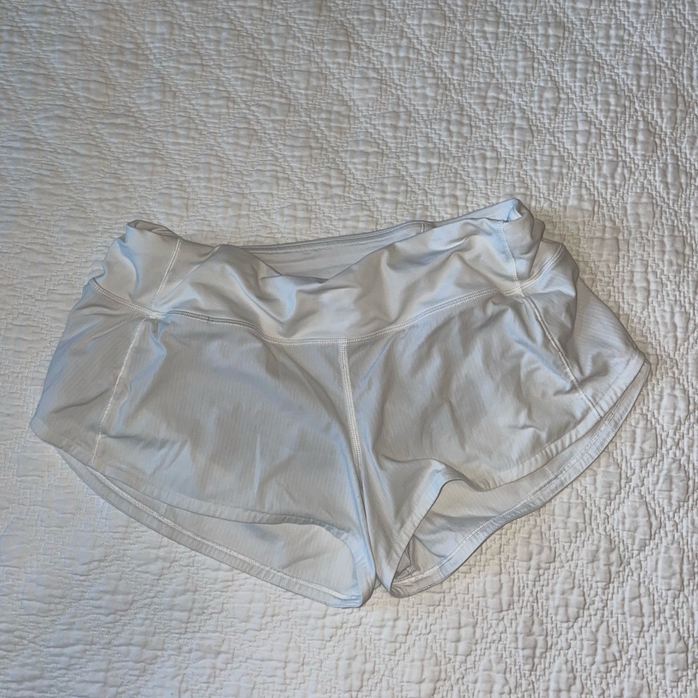 Lululemon Low Rise Speed Up Short 2.5” in White Size 6